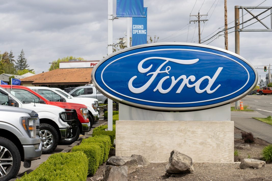 FDIC approves deposit insurance applications for Ford, GM industrial banks