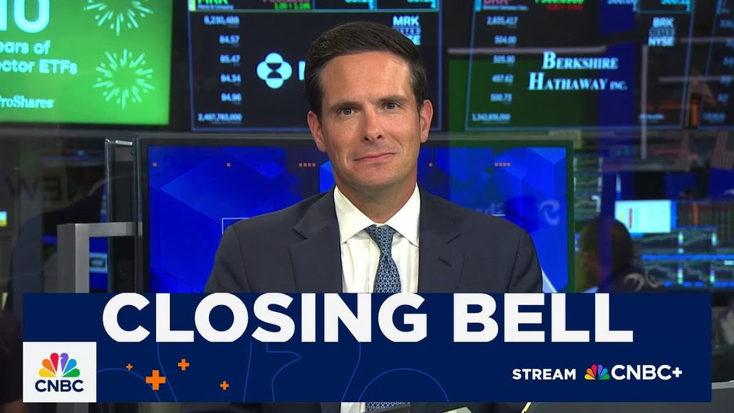 Stocks are ‘about to fall off a cliff’ due to market leadership, says Strategas’ Chris Verrone