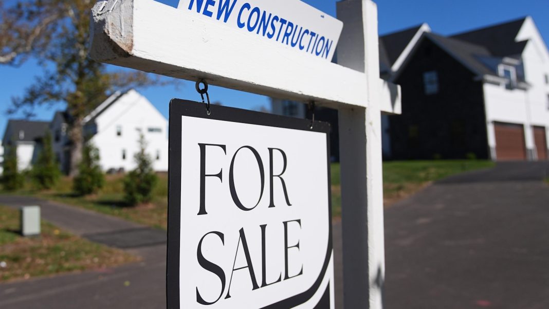 Average US long-term mortgage rate dips below 6% for the first time since late 2022