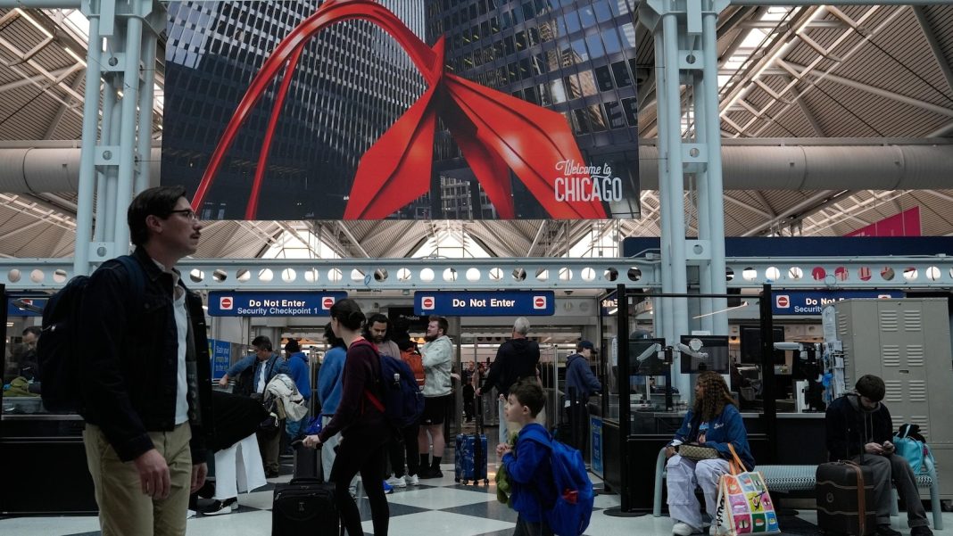 Federal officials order flight cuts at Chicago O'Hare to reduce airport delays