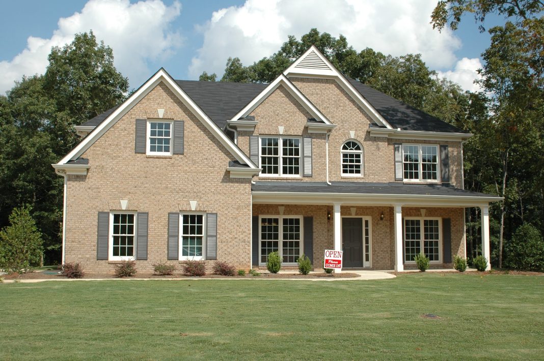 New-Home Sales Pace Picks Up, Price Plummets in March
