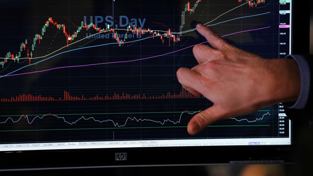 These tech stocks have seen bullish ‘flag patterns’ recently, says Katie Stockton