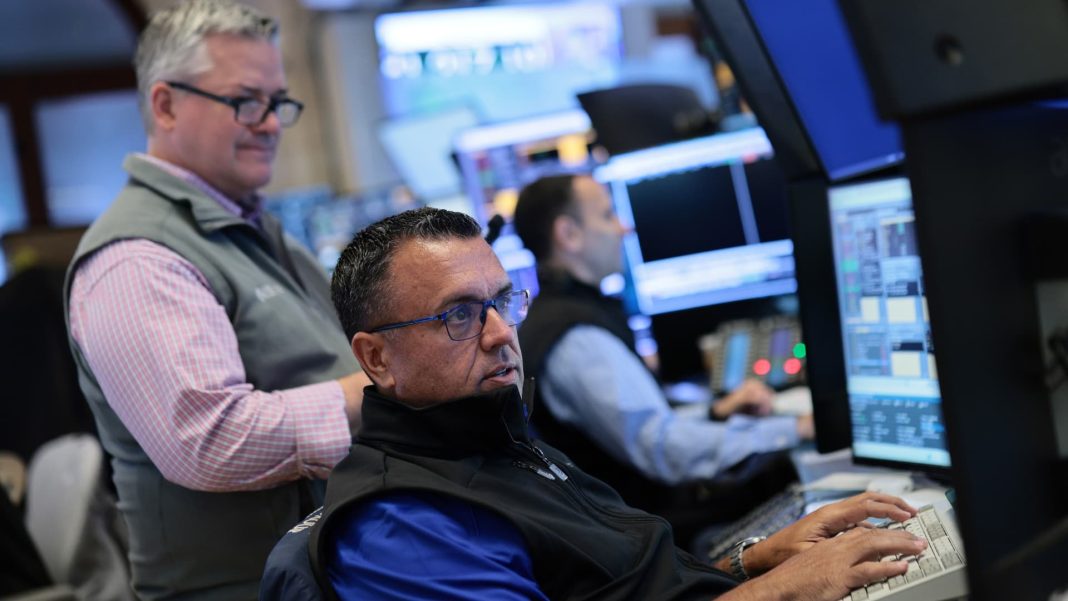 Tech bulls lose conviction as key trading metric blows out to the widest since 2008